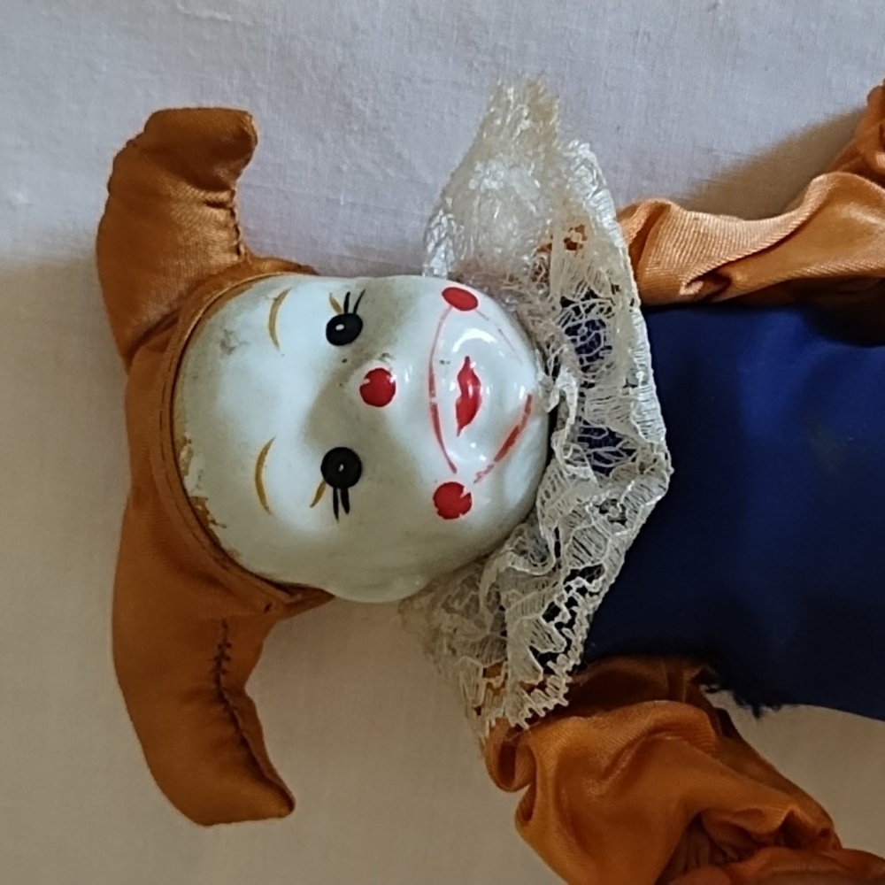 PORCELAIN POSABLE JESTER, VERY COLLECTIBLE, STUFFED FABRIC BODY,10" TALL - Picture 5 of 11